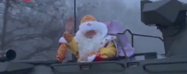 Дед Мороз прибыл в Белгород на бронетранспортере